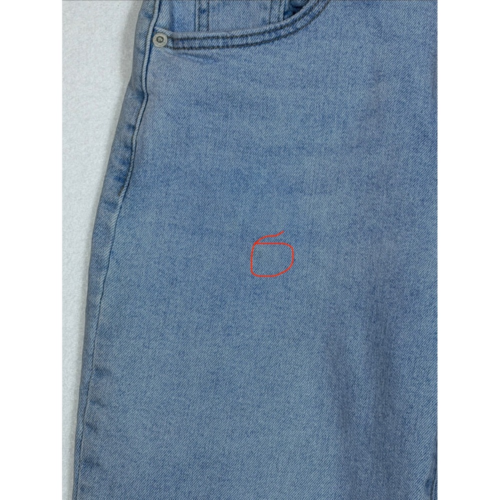 Levi's Women High Waisted Mom Jeans‎ Light Wash Distressed Size 28x25.5 - Picture 3 of 10
